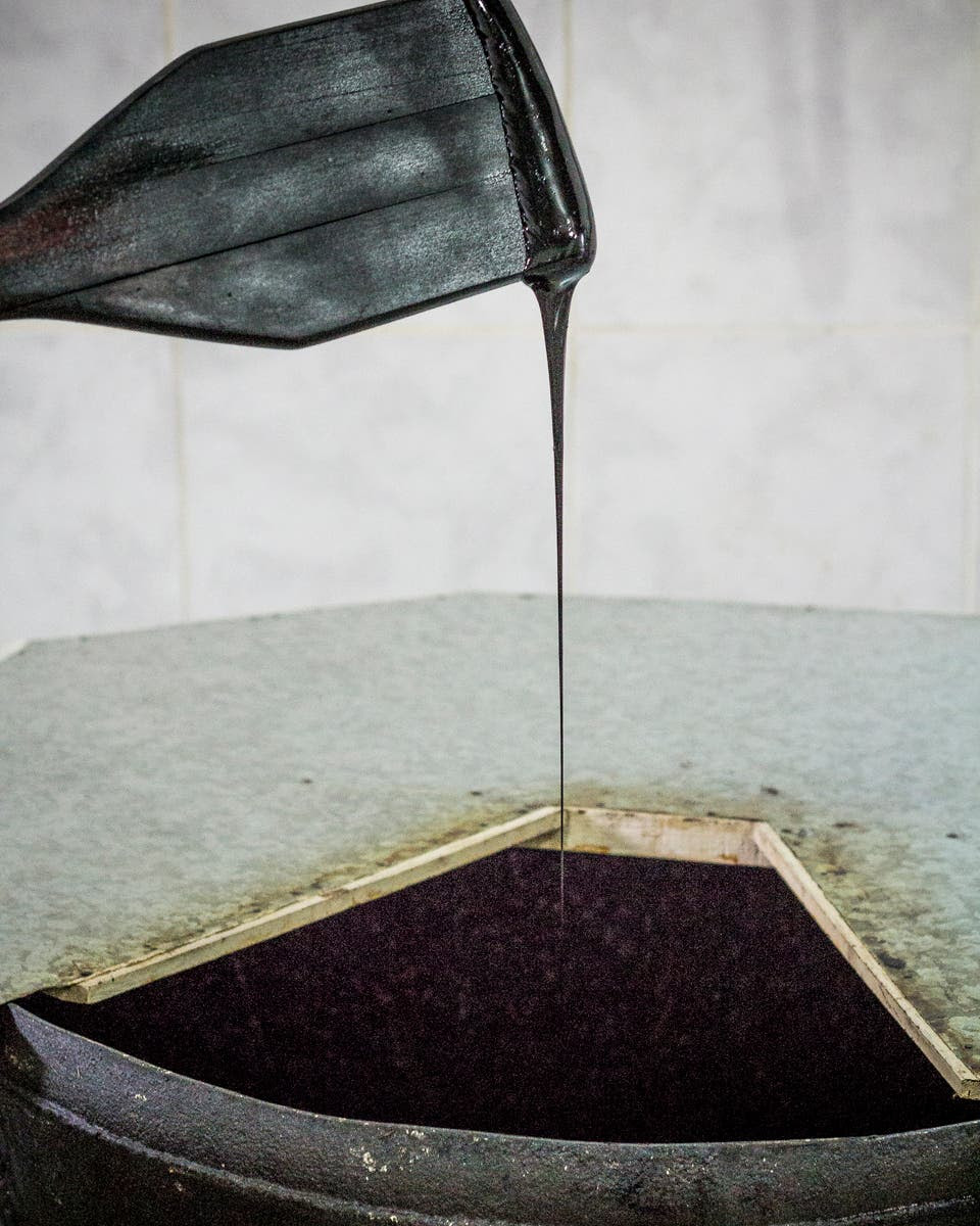 Medio centenar de hierbas que califican como medicinales se mezclan para formar el corazón del fernet. De ahí sus múltiples propiedades sanadoras, además, claro, del 40% de alcohol que todo lo cura. Un paseo por el Disney de los cordobeses.