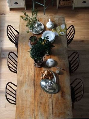 A gorgeous and simple farmhouse dining table. Totally #feelingfall