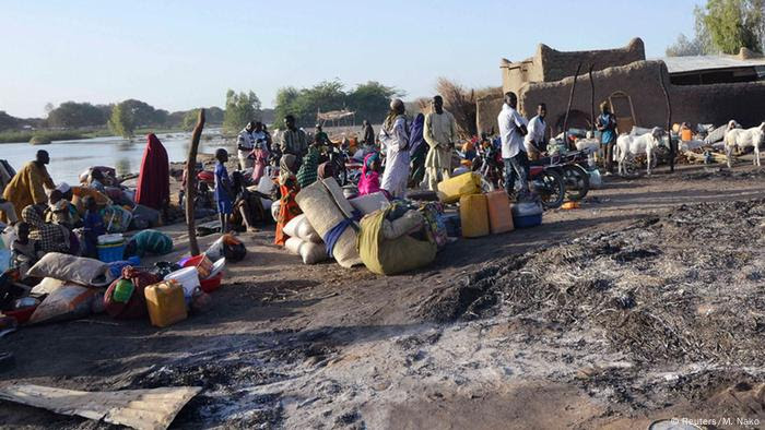 Wakaazi wa visiwa vya Ziwa Chad wakijiandaa kuondoka