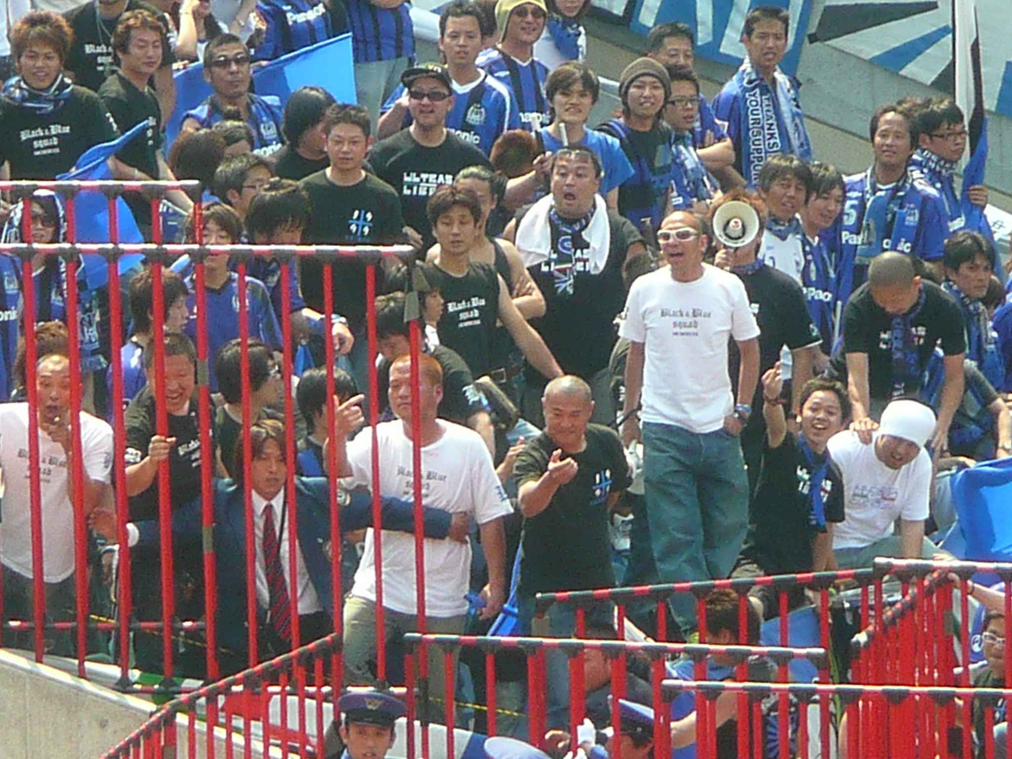 2ちゃんねるで話題のニュースまとめ サッカー 東京v Fc東京戦で試合終了後fc東京サポーターと警備員がもつれて転倒 警備員は軽傷 該当サポーターに厳重注意