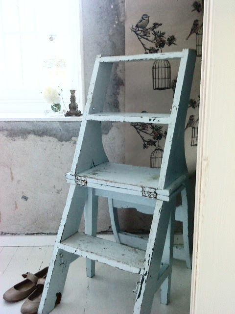 I love the handmade wallpaper from Loise Body