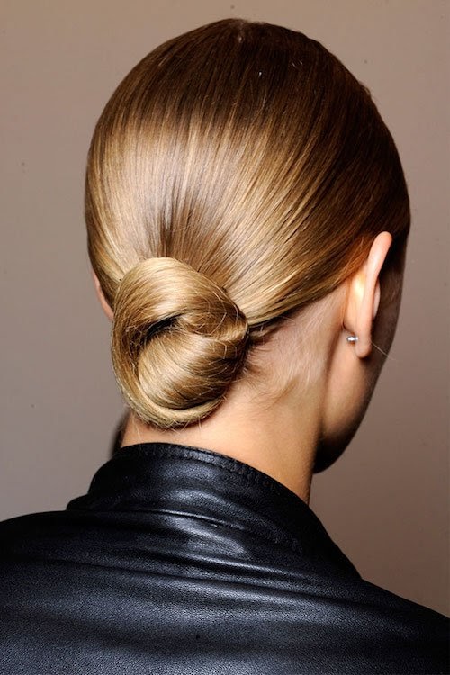 Job Interview Professional Hairstyles For Curly Hair / Interview hairstyles for long hair / It is already a difficult job to make your own hair so choosing the model you want from among the many models makes your job a bit more difficult.
