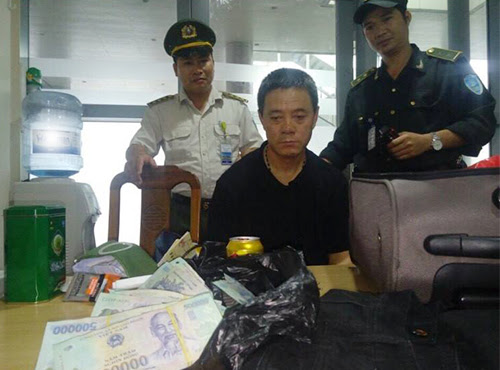 mot-thang-co-14-vu-khach-nuoc-ngoai-trom-cap-tren-may-bay