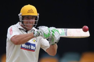 Luke Pomersbach watches the ball onto the bat, Queensland v Western Australia, Sheffield Shield, Brisbane, March 10, 2010