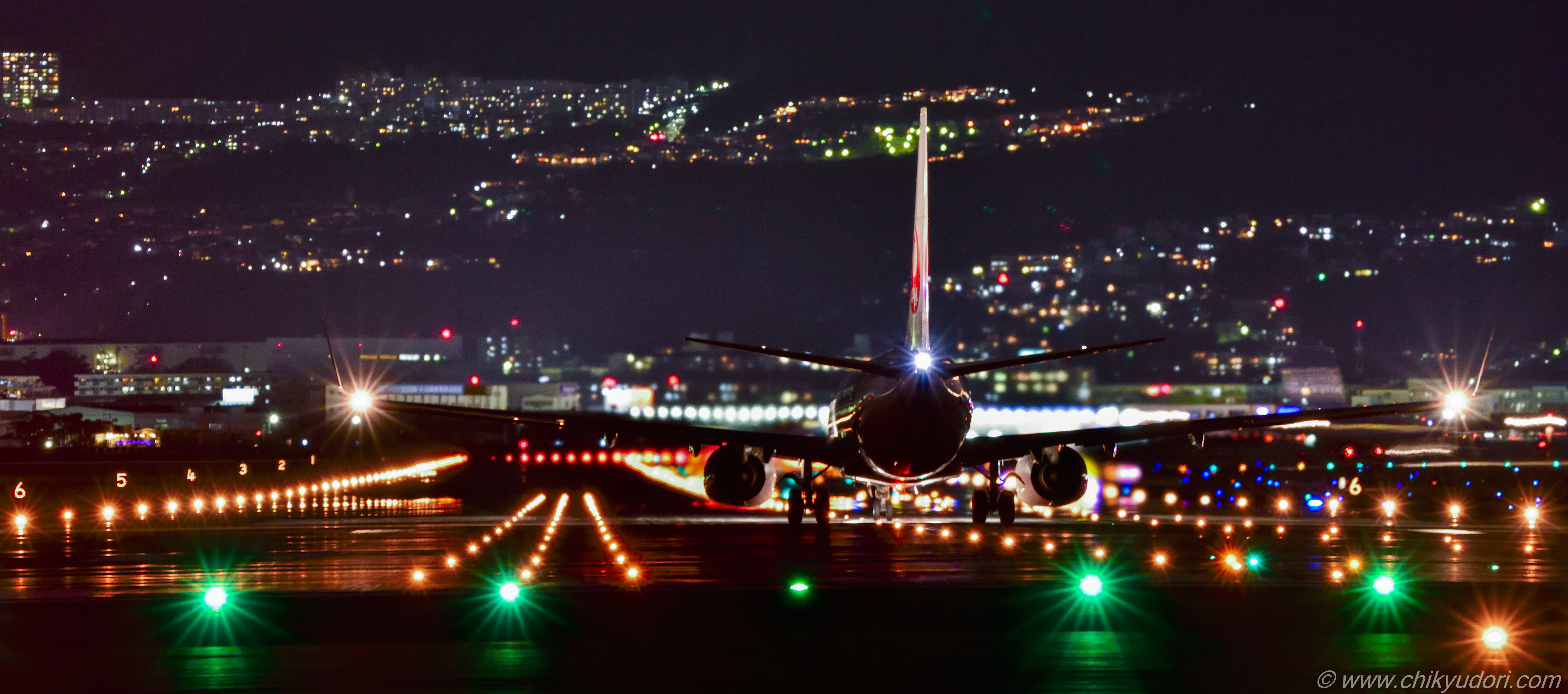 伊丹空港 大阪国際空港 の千里川の土手と夜景撮影 地球の撮り方
