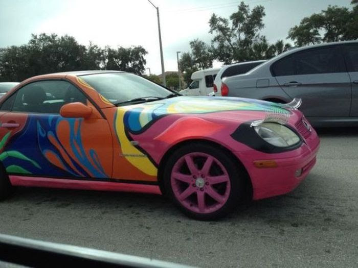 Girls do stupid things behind the wheel (52 photos) Girls do stupid things behind the wheel (52 photos)