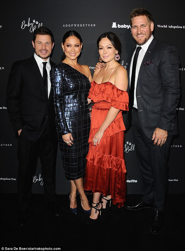 Fab: Australian celebrity chef Curtis Stone and his gorgeous wife Lindsay Price, who wore a cleavage-baring silky red gown