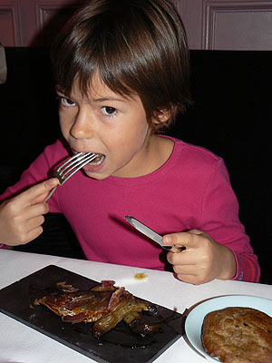 Z qui mange chez F mik.jpg