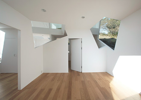 hole bedroom