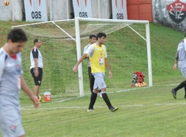 Com Rômulo entre os titulares, Caio Jr. comanda treino na Toca do Leão