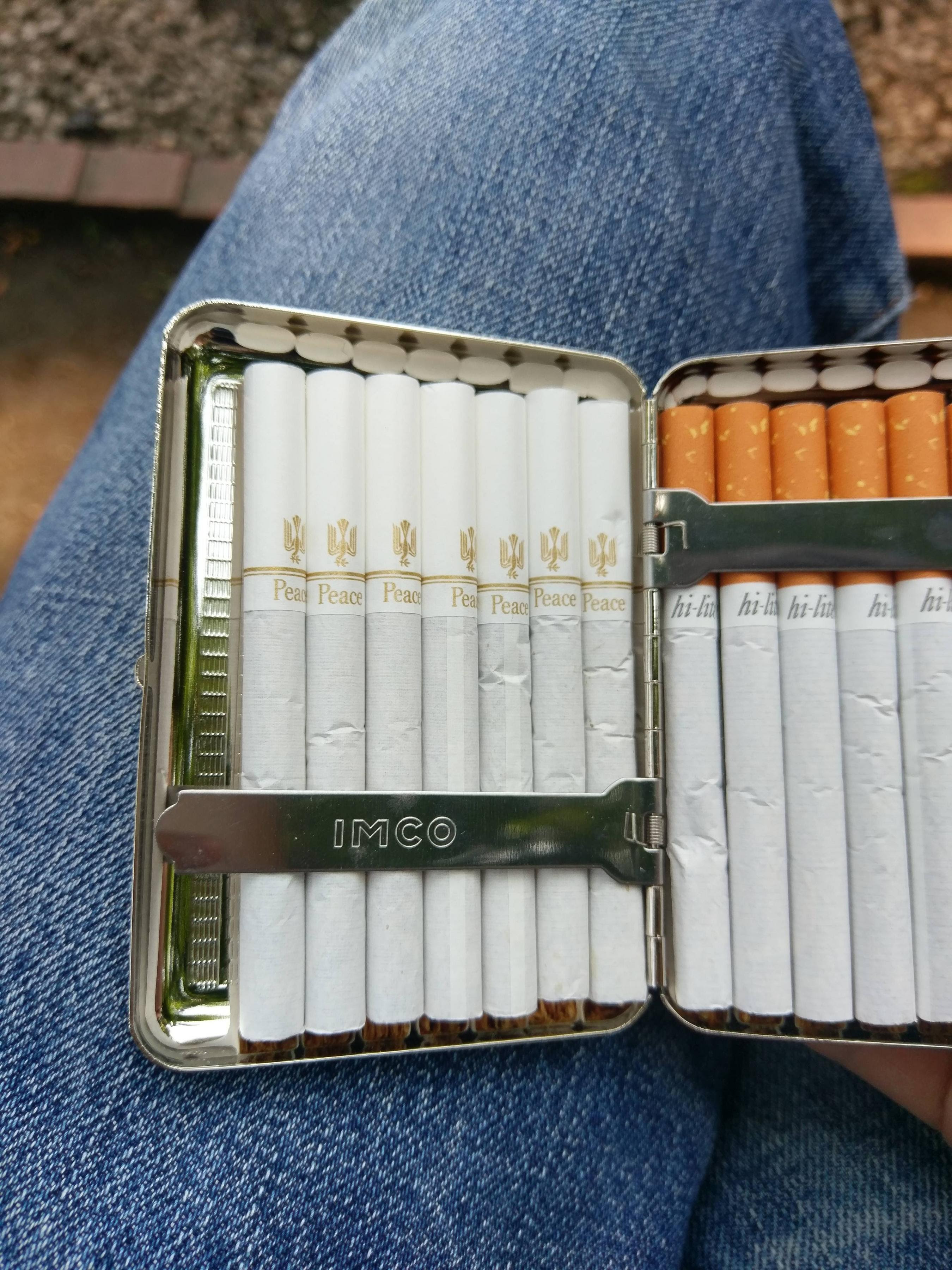 スキットルってかっこいいよな ウイスキーを入れて持ち歩きたい