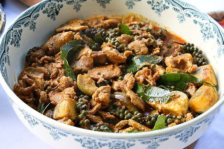 Curry rouge de porc et poivre vert