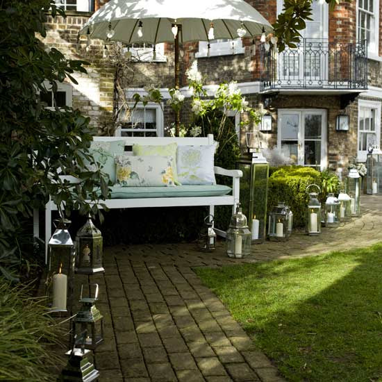 Create an ambient pathway | Elegant garden party decorating ideas ...