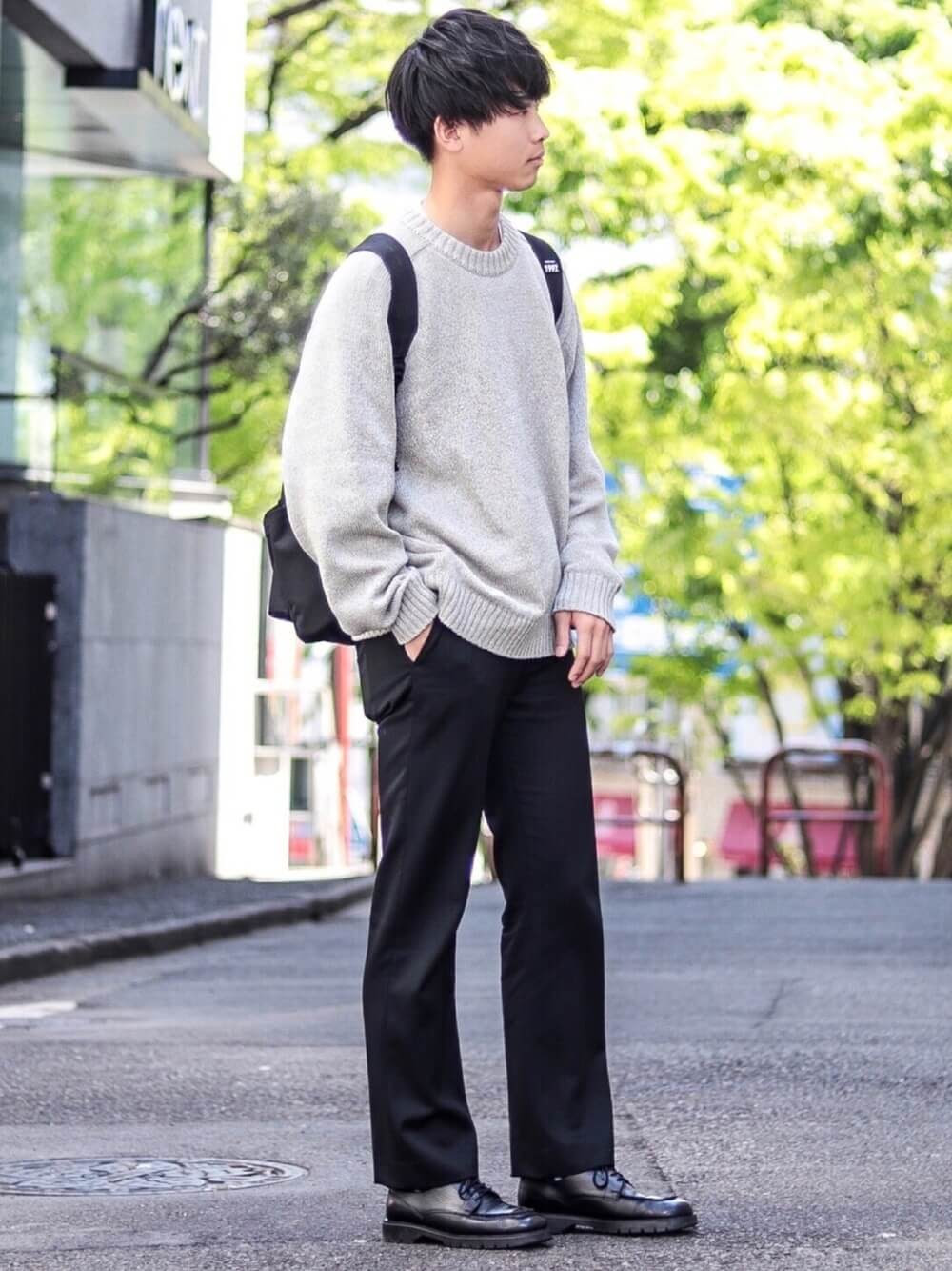 春ニット グレー のメンズのコーデ 人気のグレーの春ニットを紹介