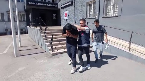    Oğlu sandı: Yaşlı kadının 672 bin lirasını çaldılar!