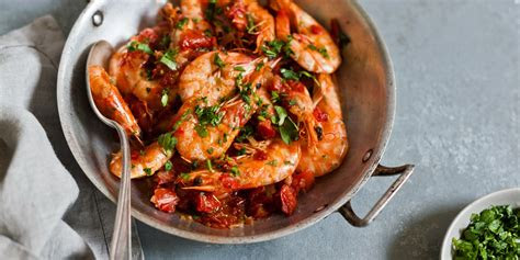 Pink salmon, known for its mild taste, is caught from the cold, clear waters in alaska. Italian Prawn Recipes - Great Italian Chefs