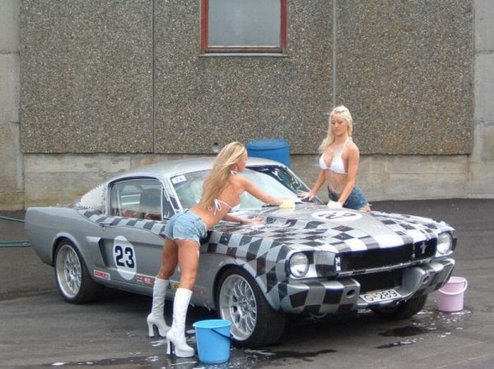 Sexy Car Wash Girls (53 pics)