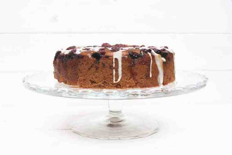 Bizcocho vegano de chocolate y cerezas