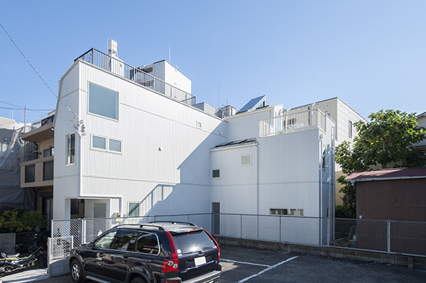 L字型の土地に建つl字型の家 東京建材株式会社