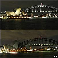 Sydney antes e depois de apagar as luzes a 29 de Março 
