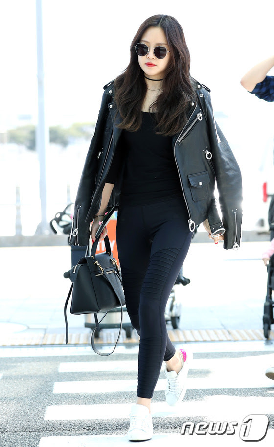  nữ thần Tzuyu xuống sắc đường cao tốc đùi, Na Eun legging nữ hoàng quyến rũ thắng nhờ chanh - ảnh 7. "title =" color nữ thần Tzuyu bên dưới xa lộ đùi, legging nữ hoàng Na Eun phát sóng chiếm ưu thế nhờ chanh - ảnh 7. "rel =" lightbox "PHOTOID =" e7477980-2b18-11e7-a8ef-278aa46c14f5 "type =" "style =" ảnh max-width: 100%; "Đĩa dữ liệu ban đầu =" http://ift.tt/2qbaRwp "width =" "height =" "> </div> <div class=