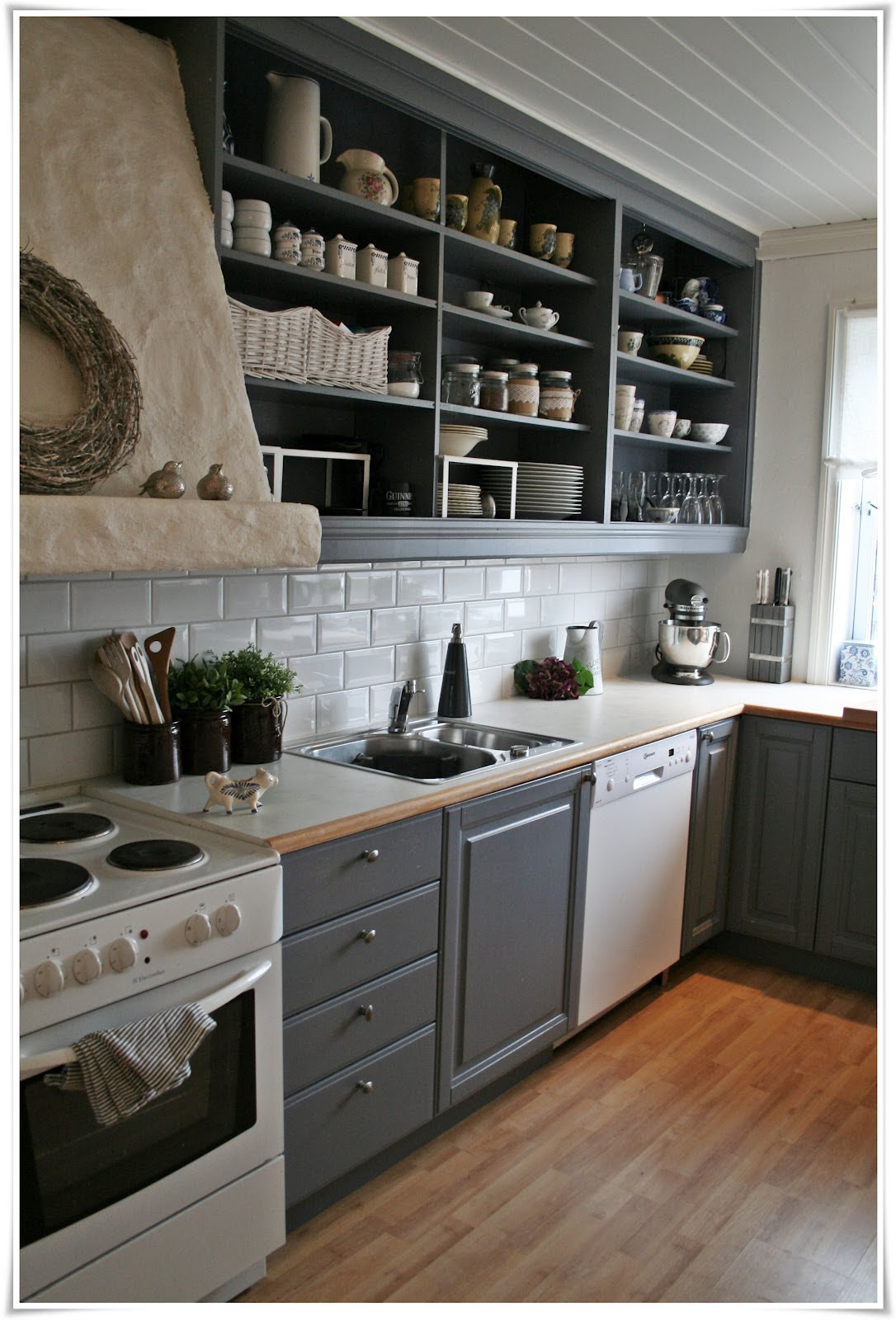26 Kitchen Open Shelves Ideas - Decoholic