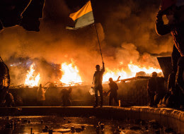 Anti-government protesters guard the perimeter of Independence Square, known as Maidan, on February 19, 2014 in Kiev, Ukraine. (Photo by Brendan Hoffman/Getty Images)