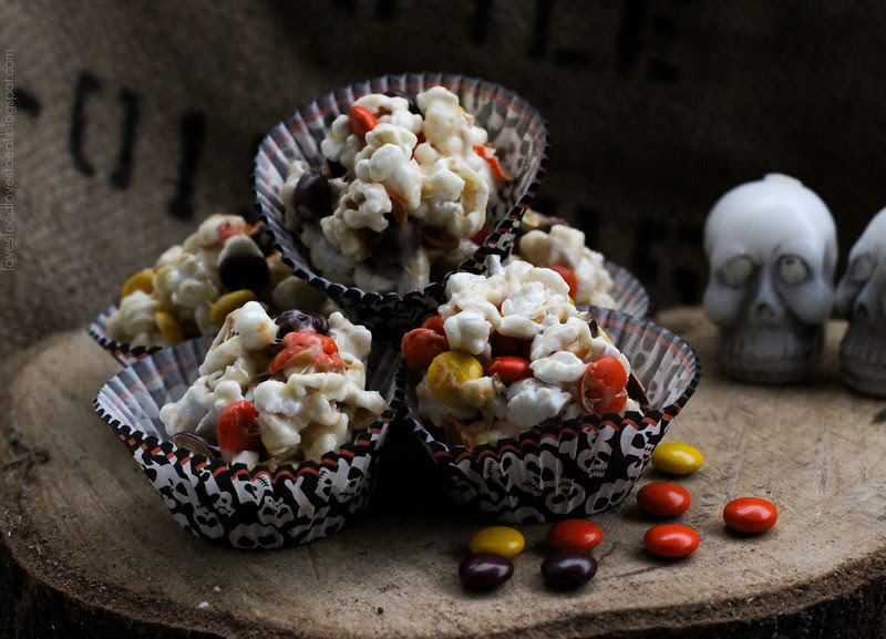Halloween Peanut Butter Marshmallow Popcorn Balls// Loves Food, Loves to Eat