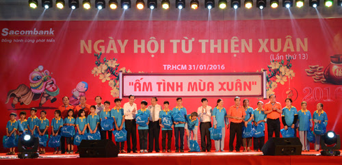 sacombank-chi-hon-5-ty-dong-to-chuc-ngay-hoi-xuan-tu-thien