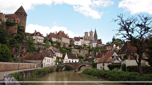 Semur en Auxois by parador