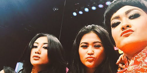  HorasSumutNews.com - Seksi Selfie Julia Perez Bareng Duo Serigala Berita Terkini Terbaru Hari Ini - Belum lama ini Julia Perez menghebohkan penggemarnya dengan berfoto selfie bareng Duo Serigala. Foto selfie para wanita hot dan seksi ini diposting oleh Jupe melalui Instagra. "Happy Saturday Night, no more place!" tulis Jupe. Entertaiment, 
