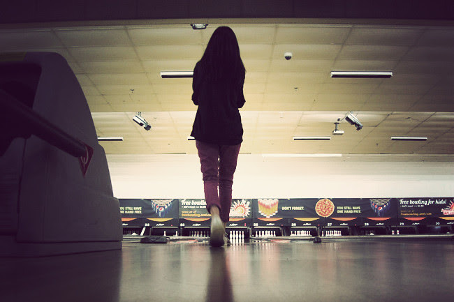 Pink Skinny Jeans, Bowling in Pink Fashion, Converse, American Apparel raglan, Mary-Kate Olsen