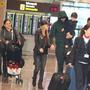 http://galeria-portalshakiraweb.blogspot.com.br/2016/02/shakira-foi-fotografada-no-aeroporto-de.html