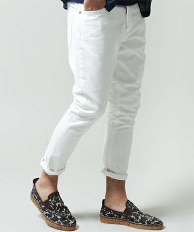 白ボトムでコーデがスゲー爽やか 透けないメンズ白デニムパンツ