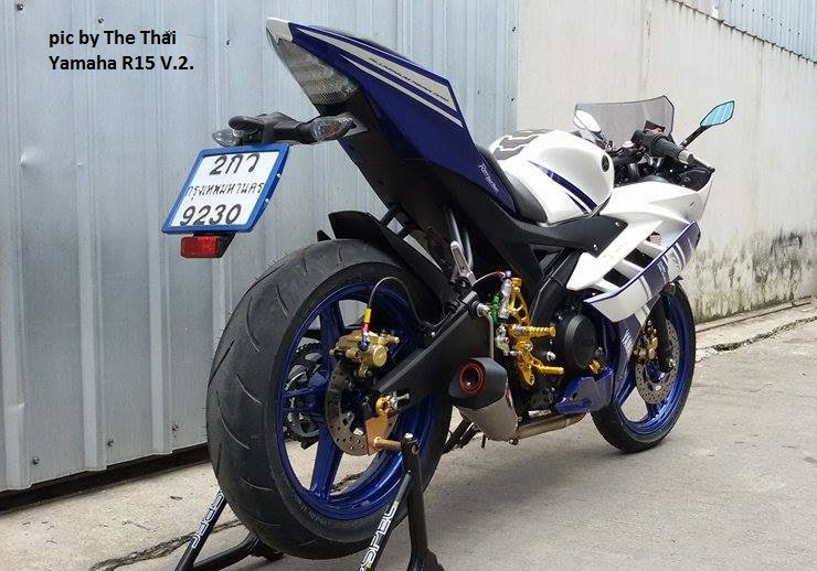 Modifikasi Manis Minimalis YZF R15 Velg  Biru  dan Knalpot 