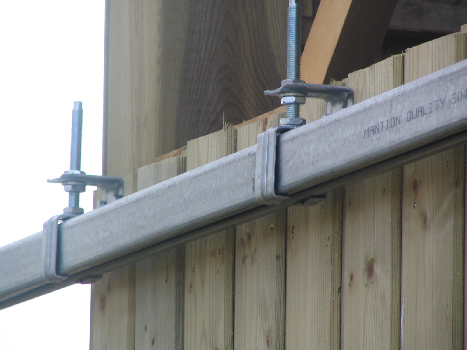 Systme coulissant suspendu pour porte de placard