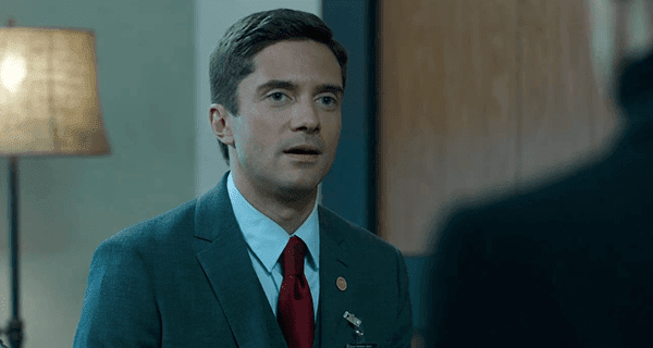 Agente da CIA recém-promovido Adrian Yates quer matar Mike usando seus próprios escravos MK.  Ele também é muito atrevida.