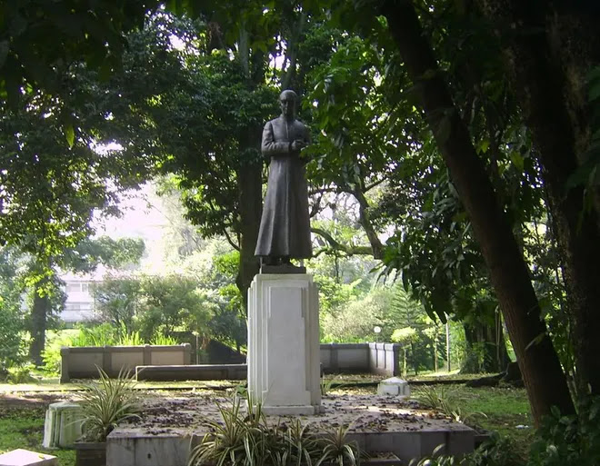 Patung H.C.Verbraak di Taman Maluku