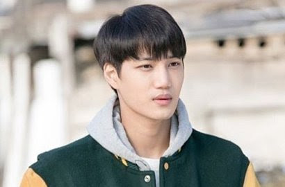Foto: Penampilan imut Kai saat menutupi wajah dengan penghangat http://ift.tt/20kt43r - Berita Terkini Kai Terbaru Hari Ini -Kai saat ini memang disibukkan dengan proses syuting drama terbarunya, "Andante". Member EXO itu didapuk menjadi pemeran utama cowok bernama Lee Shin Kyung. 