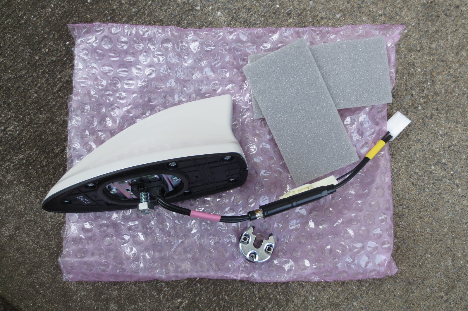 シャークフィンアンテナの取付け ハーフスロットルで インプレッサ スポーツ編