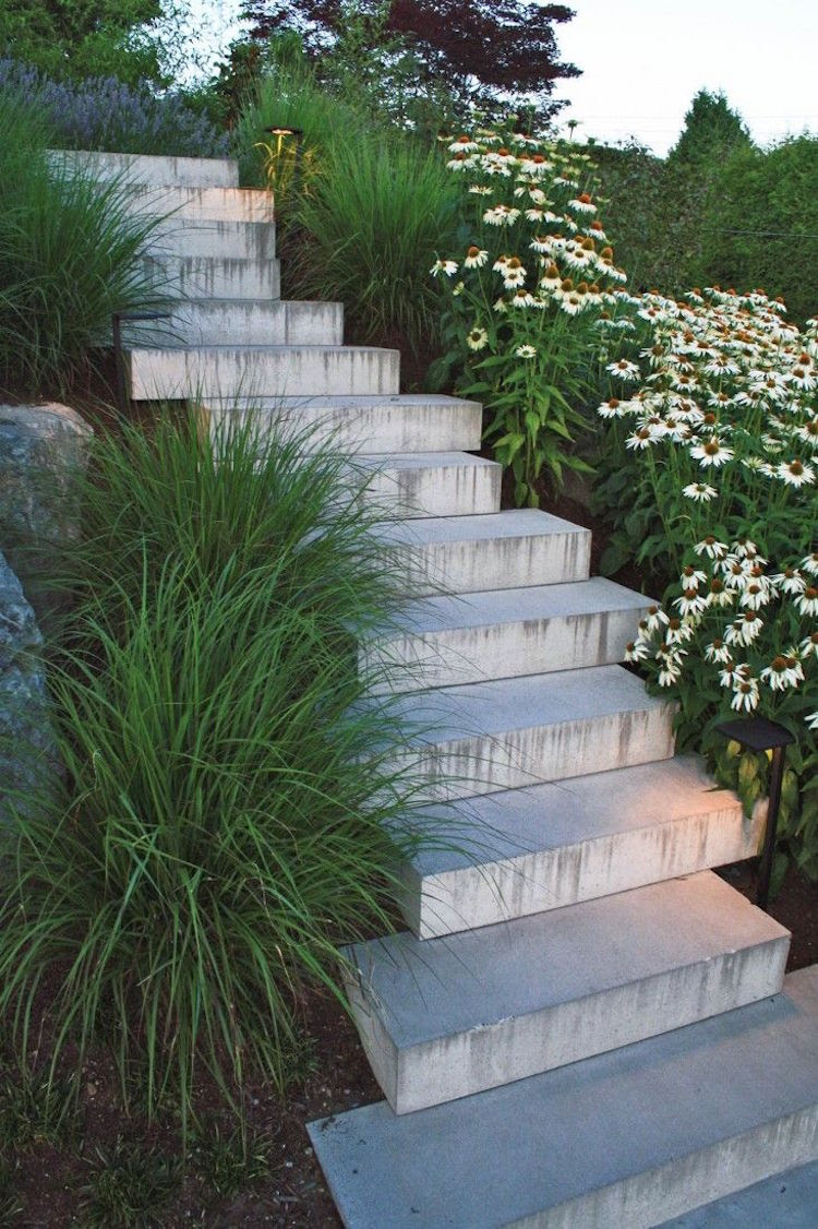 gartentreppe-selber-bauen-gestaltung-ideen-beton-modern-design
