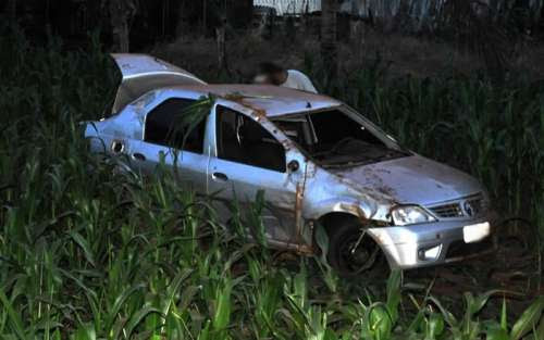 Laranjeiras - Veículo capota e cai na ribanceira da BR-158