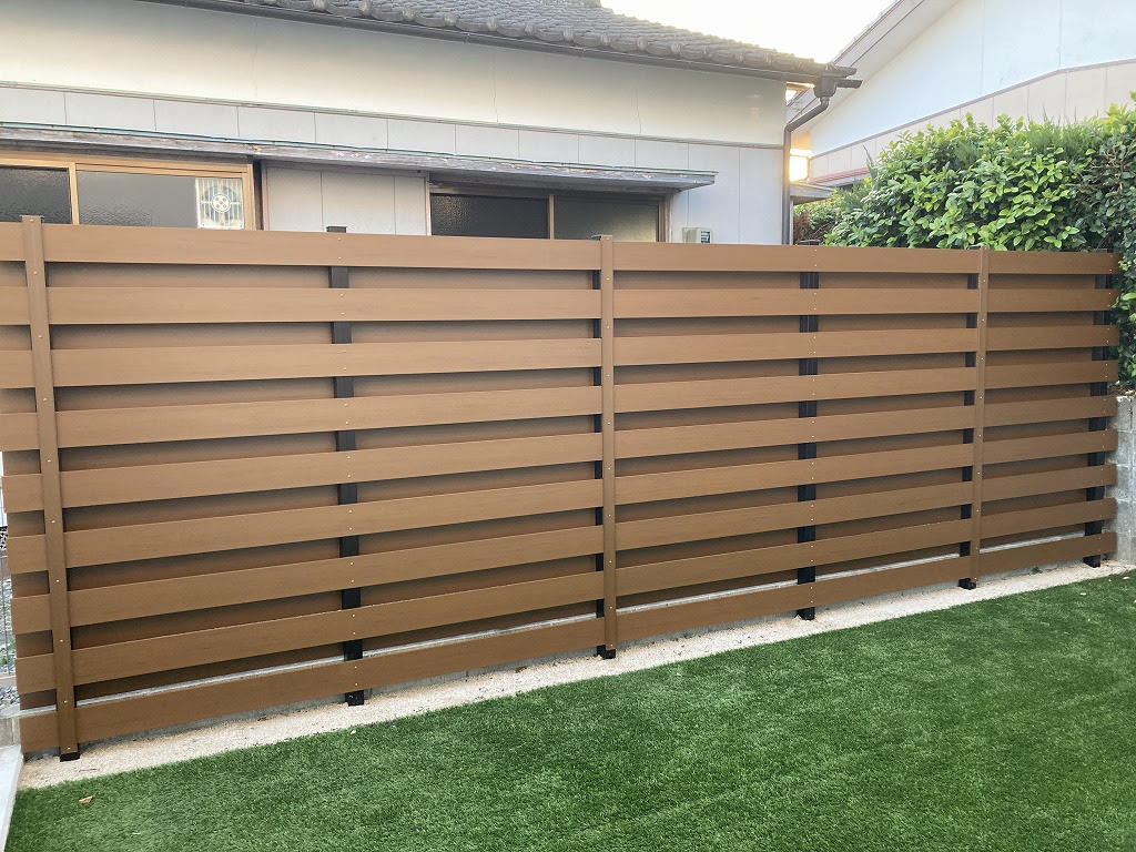 樹脂製板塀の交互貼りの目隠しフェンス 宮崎市 K様邸