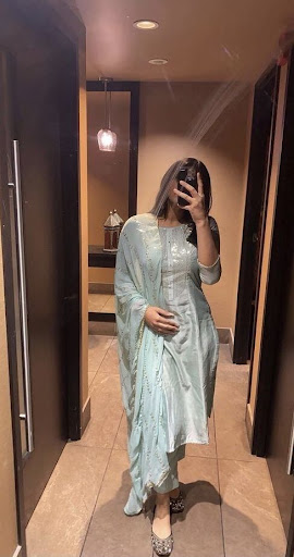100+ Instagram Hidden Face Girl Pic in Punjabi Suit Collection