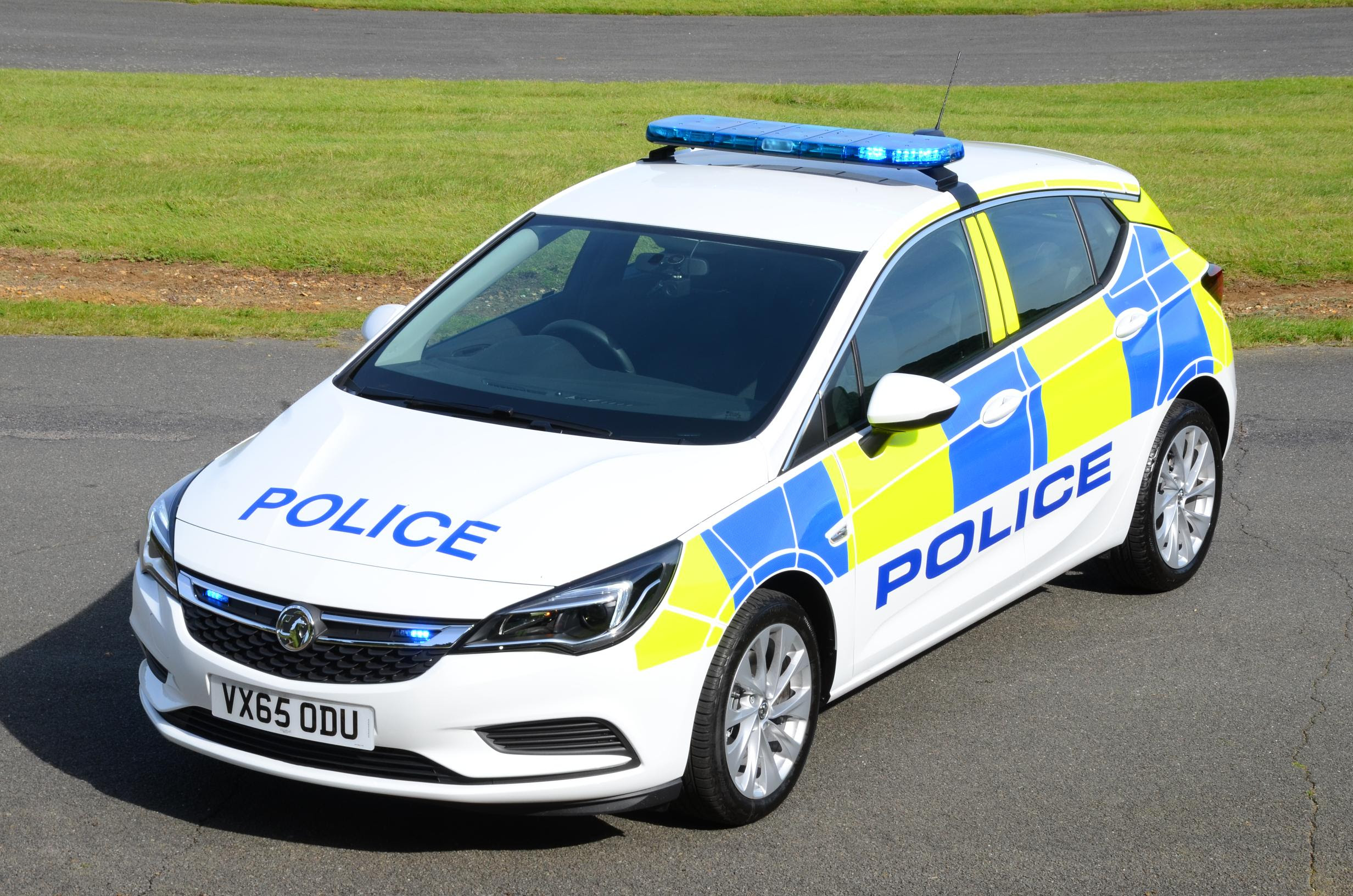 All-New Vauxhall "Arresting" Astra K Enters Police Service ...