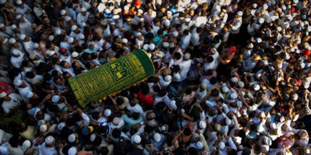 MasyaAllah, Ribuan Orang Hadiri Pemakaman Tokoh Muslim Myanmar Yang Ditembak