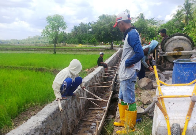 Tak Dilengkapi Papan Informasi, Proyek Irigasi di Bone Ini Disorot Warga Tak Dilengkapi Papan Informasi, Proyek Irigasi di Bone Ini Disorot Warga