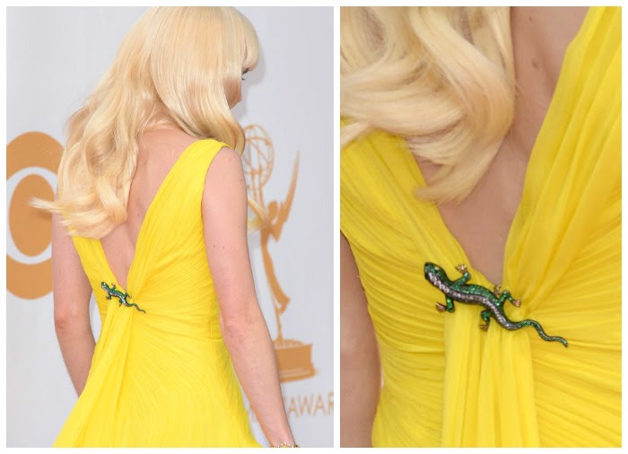 Ana Faris rocking a 19th century demantoid garnet lizard brooch from Fred Leighton at the 2013 Emmys.