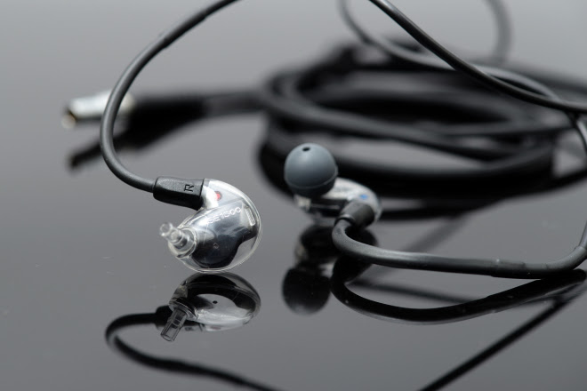 Tai nghe in-ear tĩnh điện đầu tiên thế giới về VN với giá 86 triệu đồng