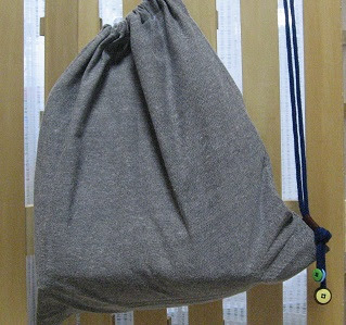 １００均商品の のれん を使った簡単 大きな巾着袋の作り方 めぐらいふ